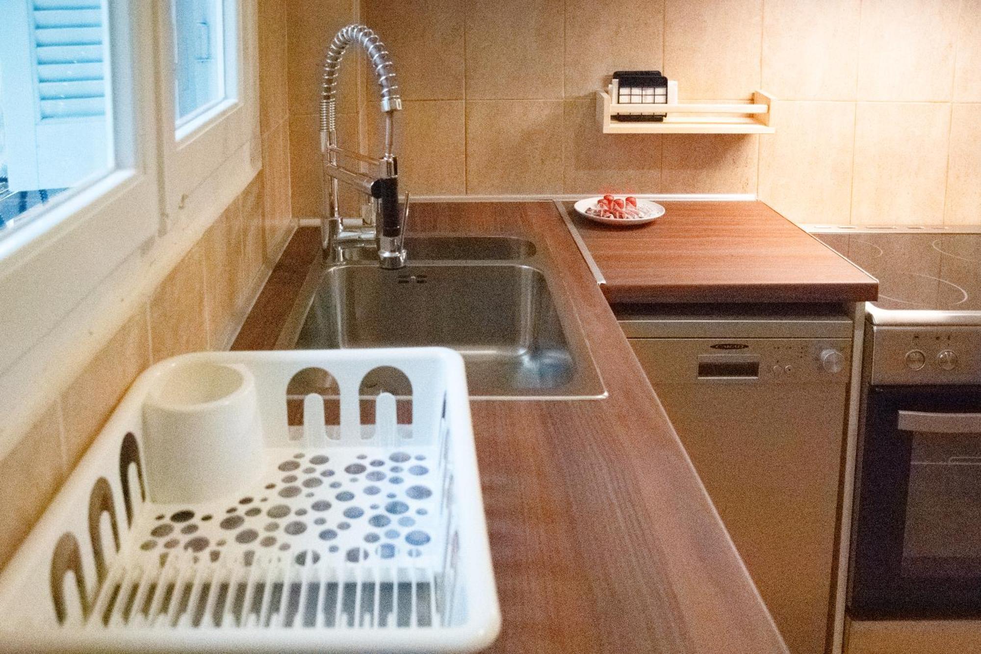 אתונה Spacious Modern Apartment In Pagkrati מראה חיצוני תמונה