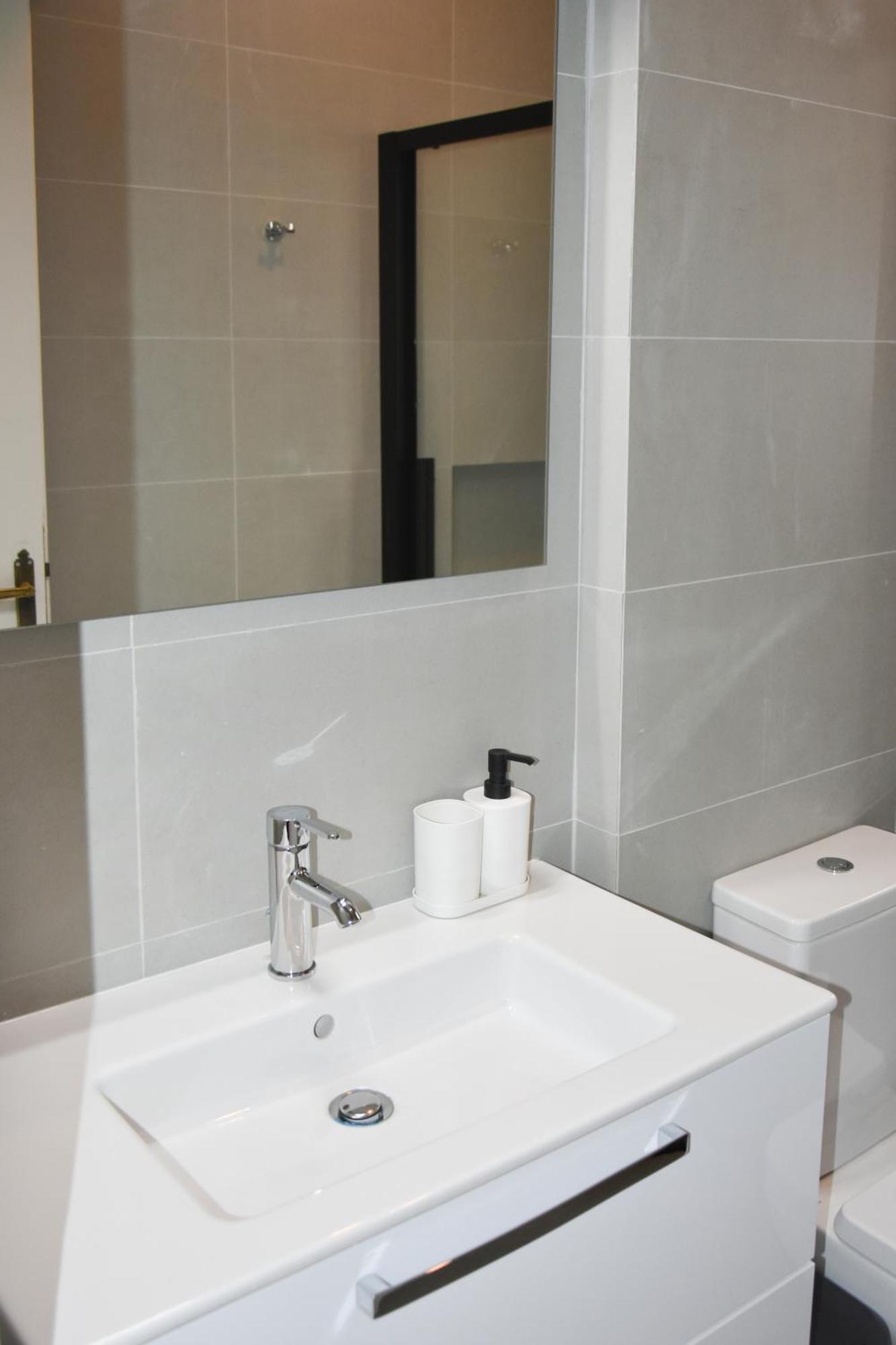 אתונה Spacious Modern Apartment In Pagkrati מראה חיצוני תמונה