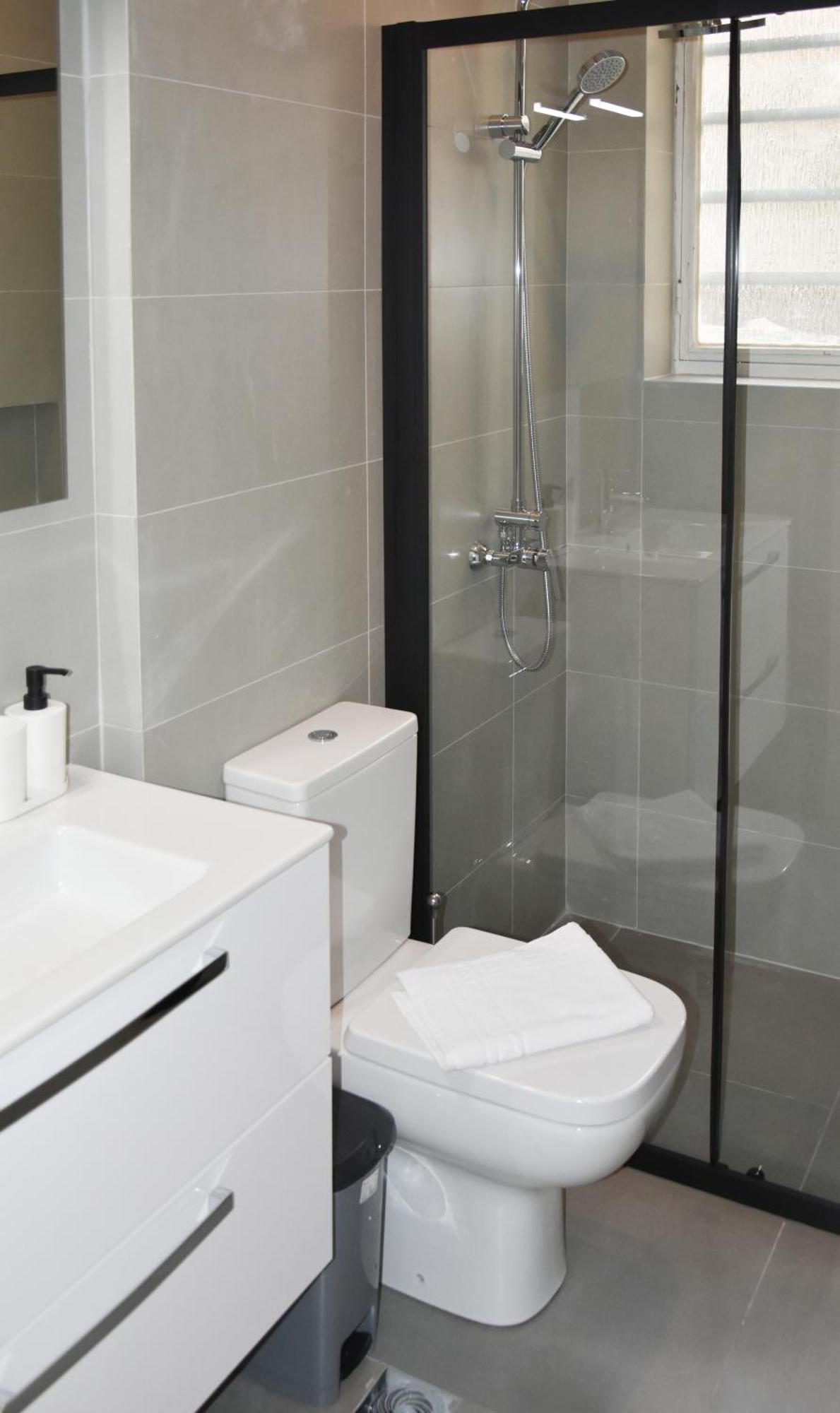 אתונה Spacious Modern Apartment In Pagkrati מראה חיצוני תמונה