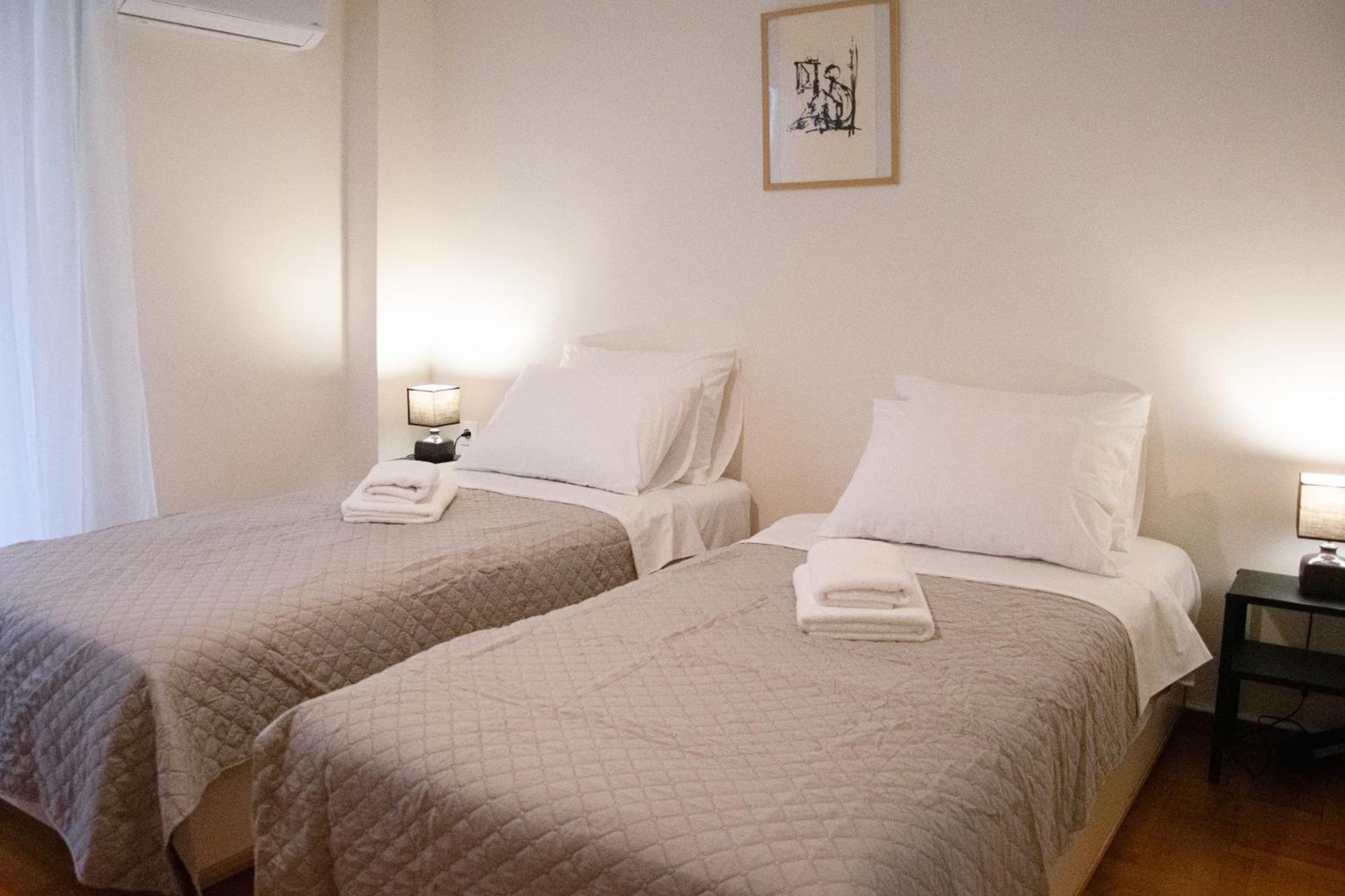 אתונה Spacious Modern Apartment In Pagkrati מראה חיצוני תמונה