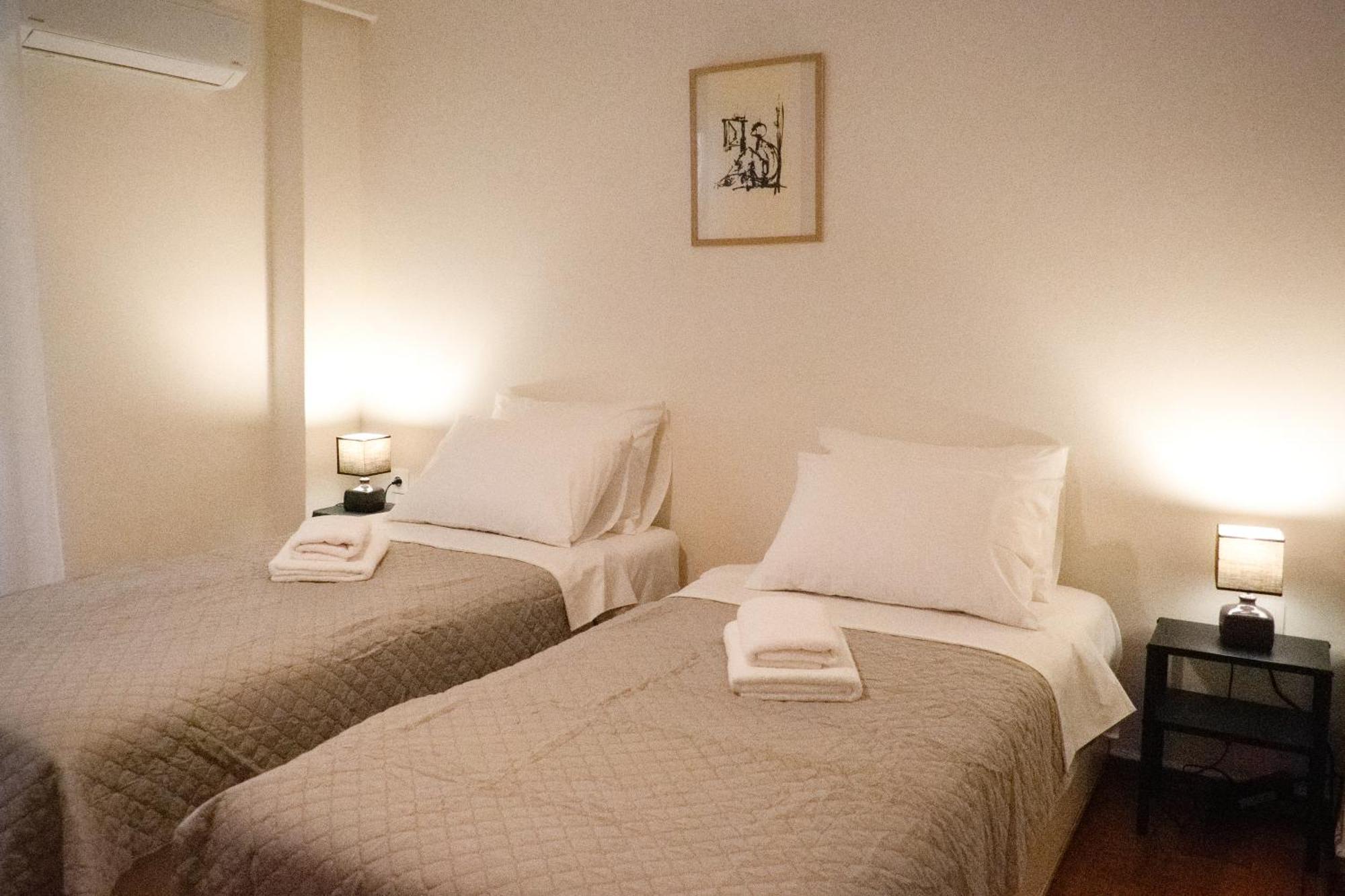 אתונה Spacious Modern Apartment In Pagkrati מראה חיצוני תמונה