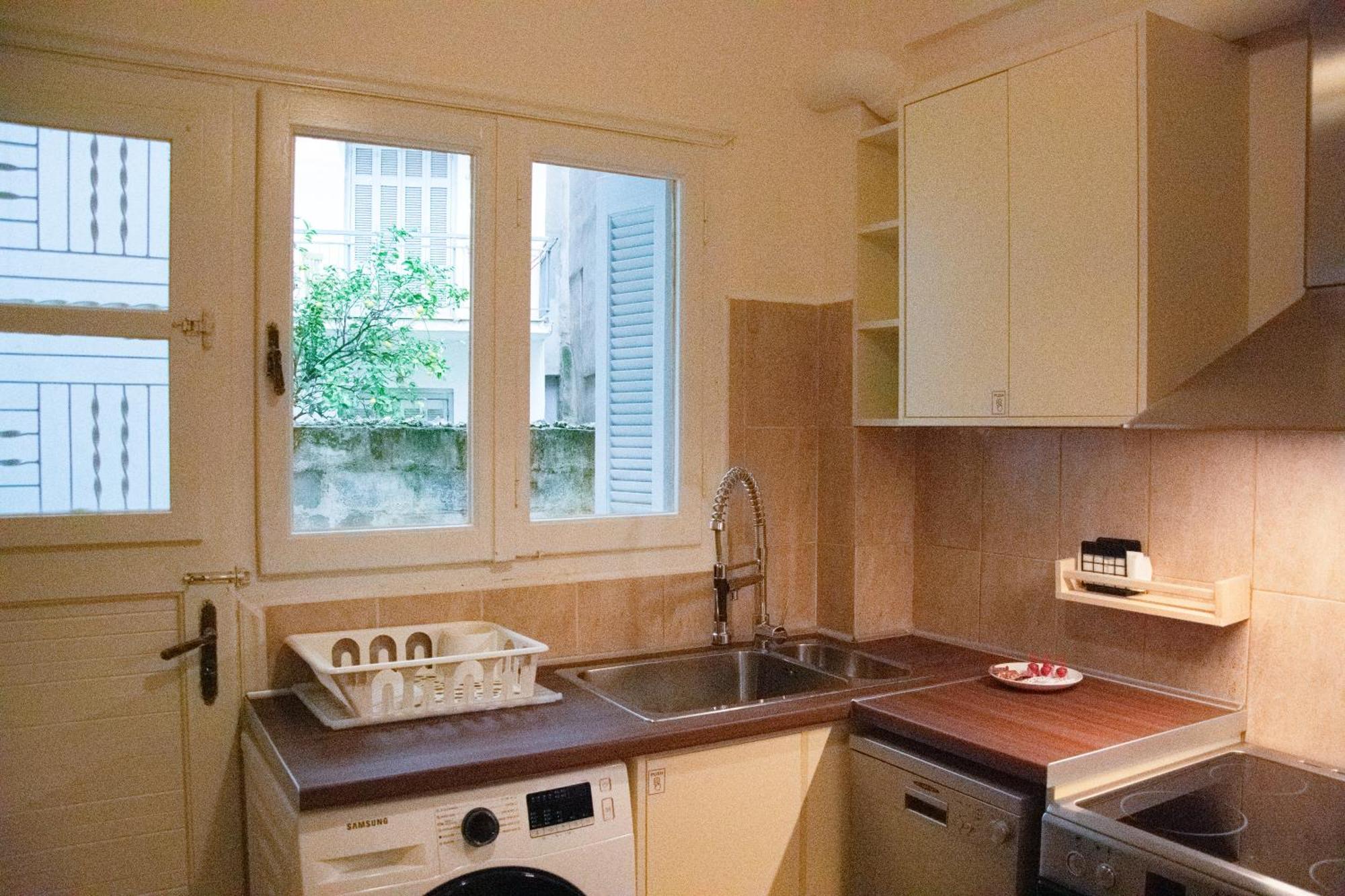 אתונה Spacious Modern Apartment In Pagkrati מראה חיצוני תמונה