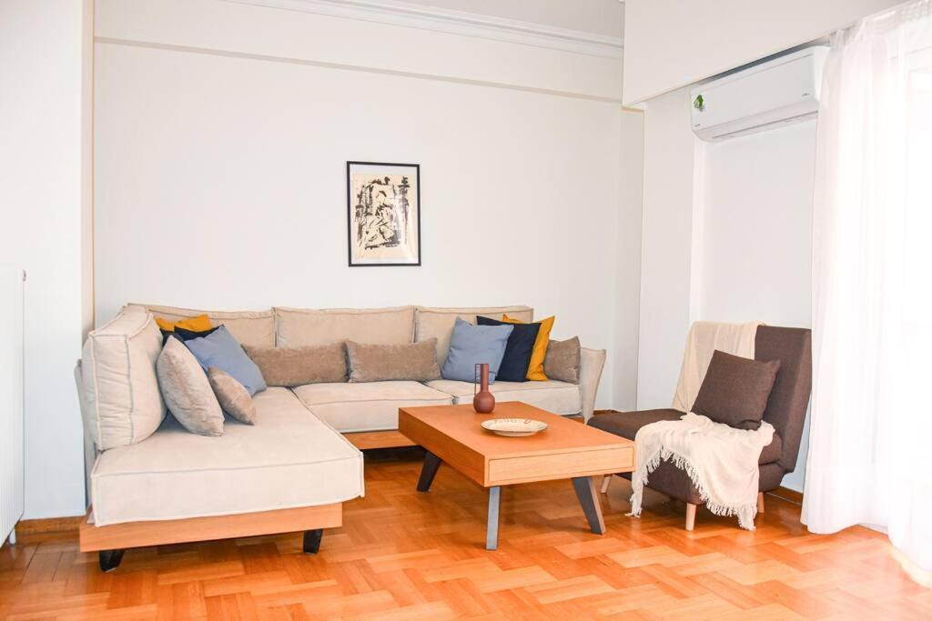אתונה Spacious Modern Apartment In Pagkrati מראה חיצוני תמונה